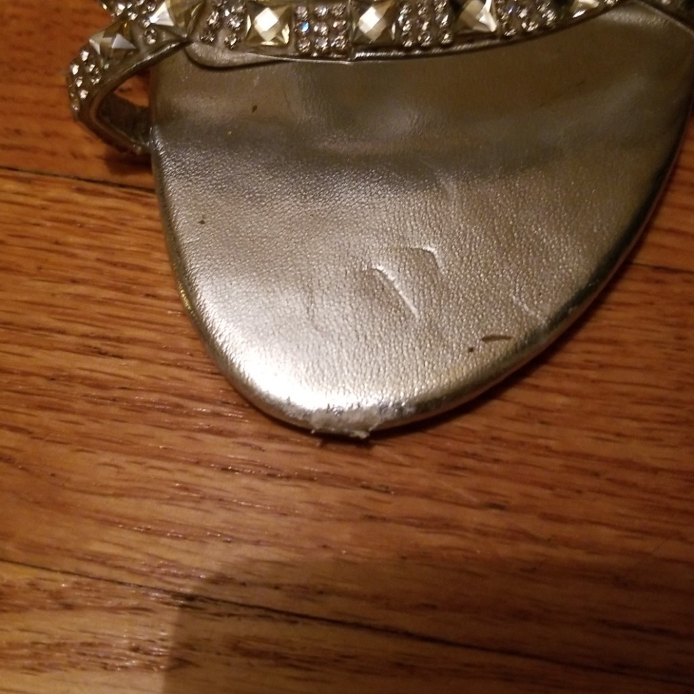 Silver Heels - Picture 3 of 3